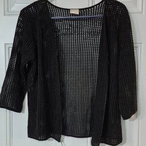 Loose knit wrap, open front, 3/4 sleeves. Large